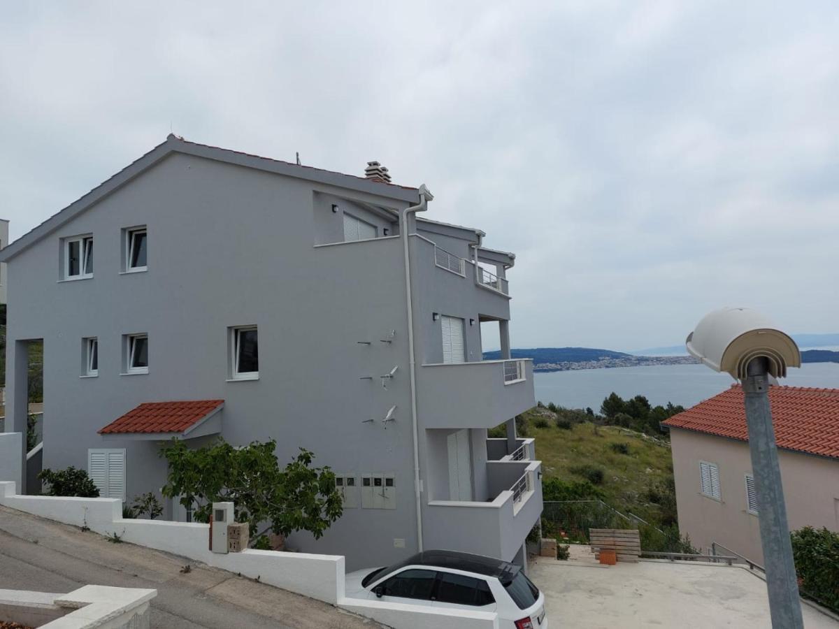 Apartments Vini Donji Seget Екстериор снимка