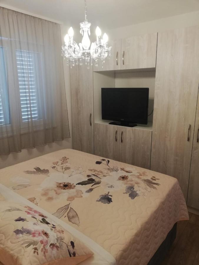 Apartments Vini Donji Seget Екстериор снимка
