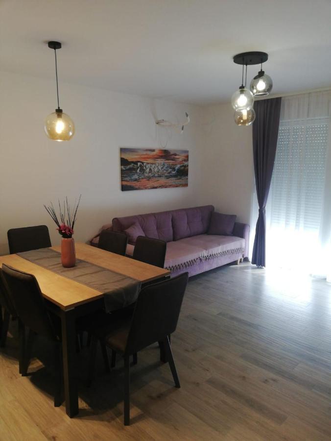 Apartments Vini Donji Seget Екстериор снимка
