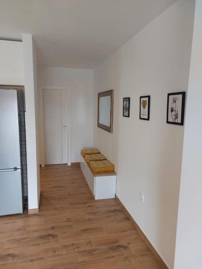 Apartments Vini Donji Seget Екстериор снимка