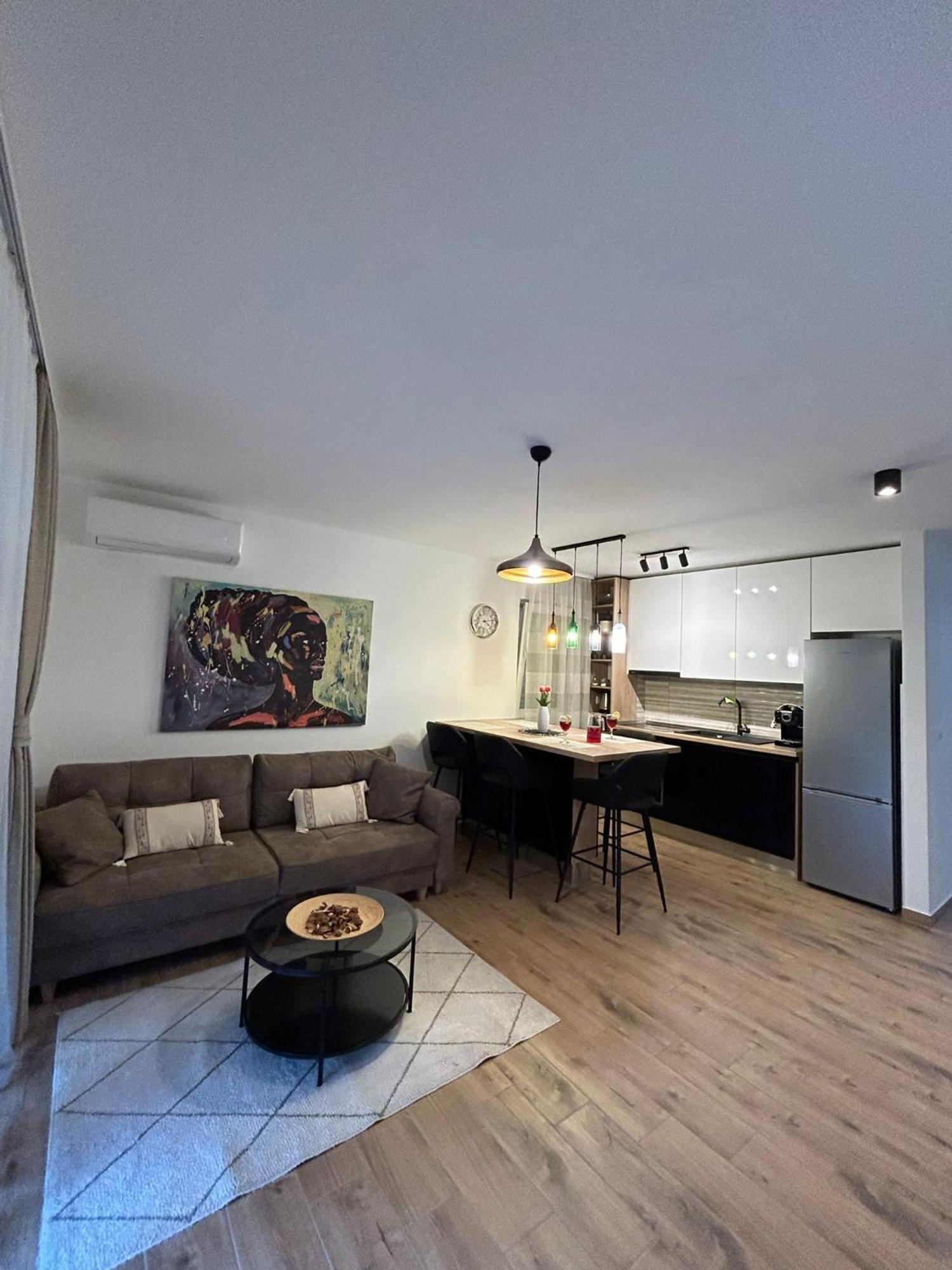 Apartments Vini Donji Seget Екстериор снимка
