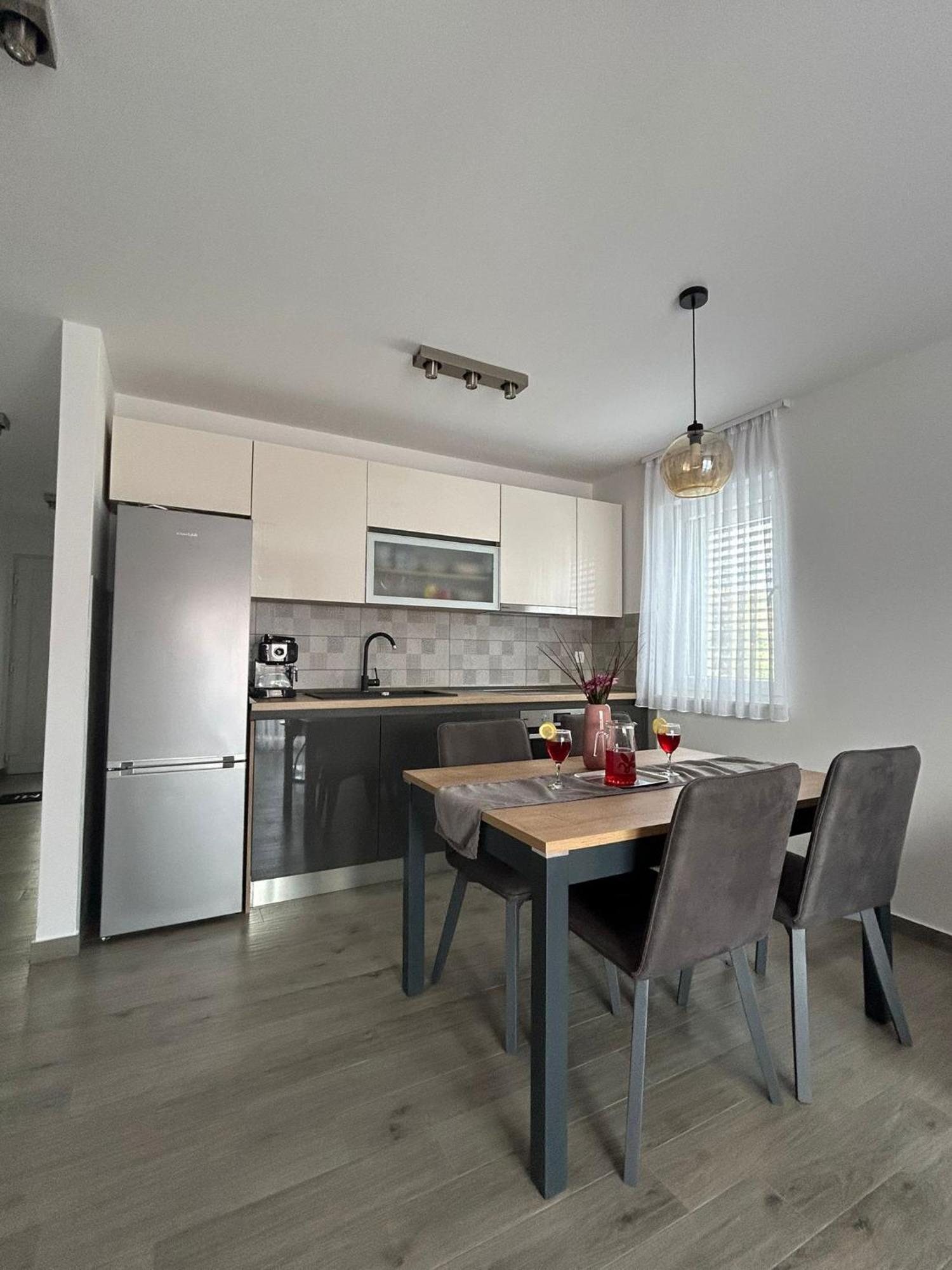 Apartments Vini Donji Seget Екстериор снимка